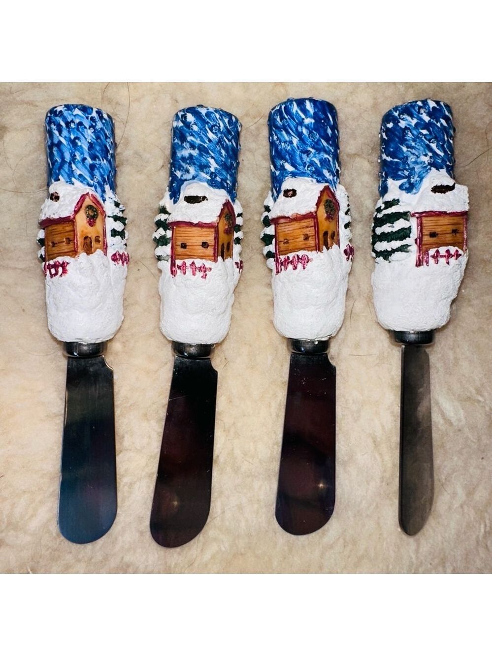EUC Unbranded Stainless Steel Cheese Spread Knives Winter Cabin Wood Theme